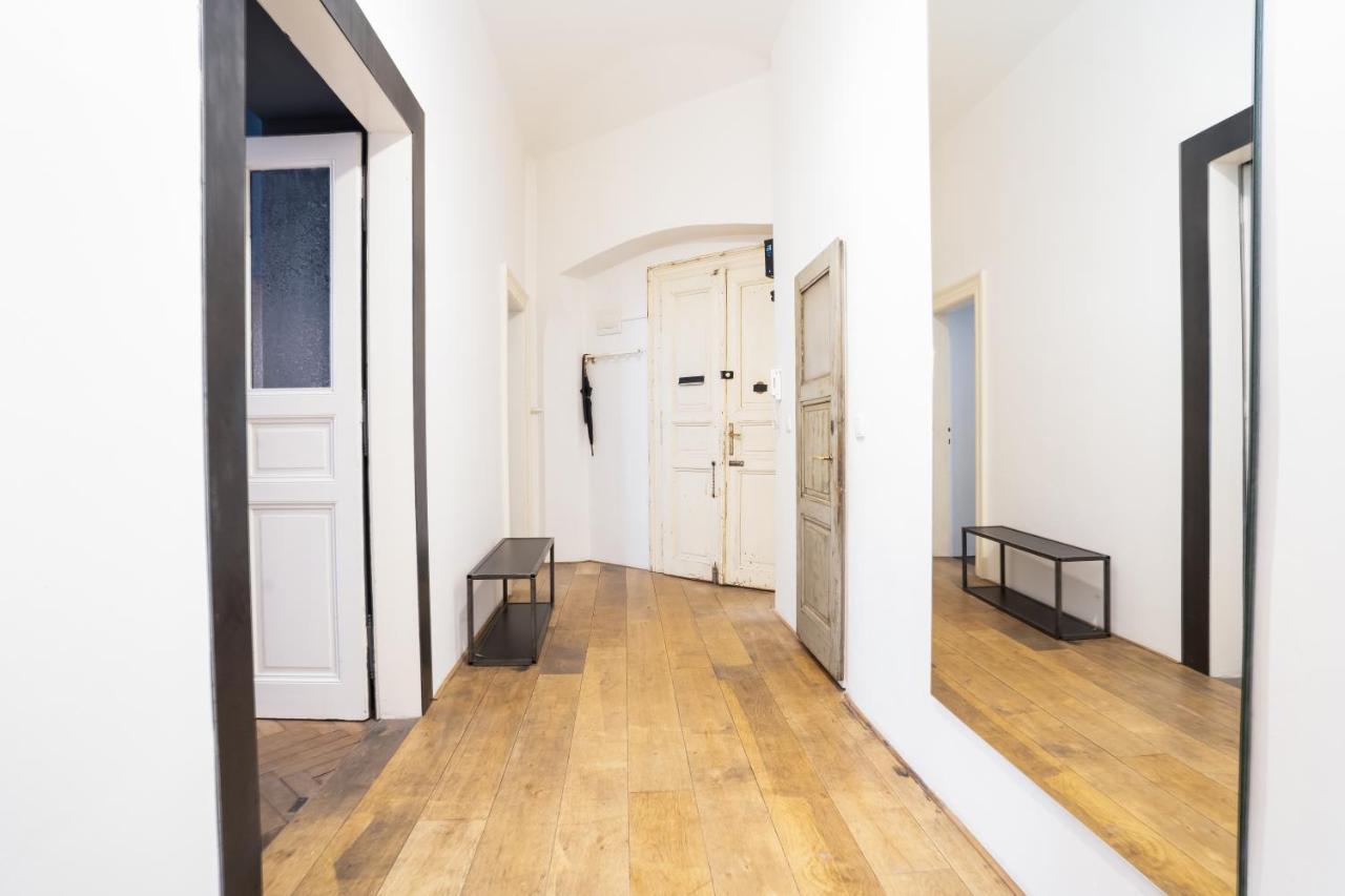 Days - 2bdr - Bright - Quiet Area Apartmán *
